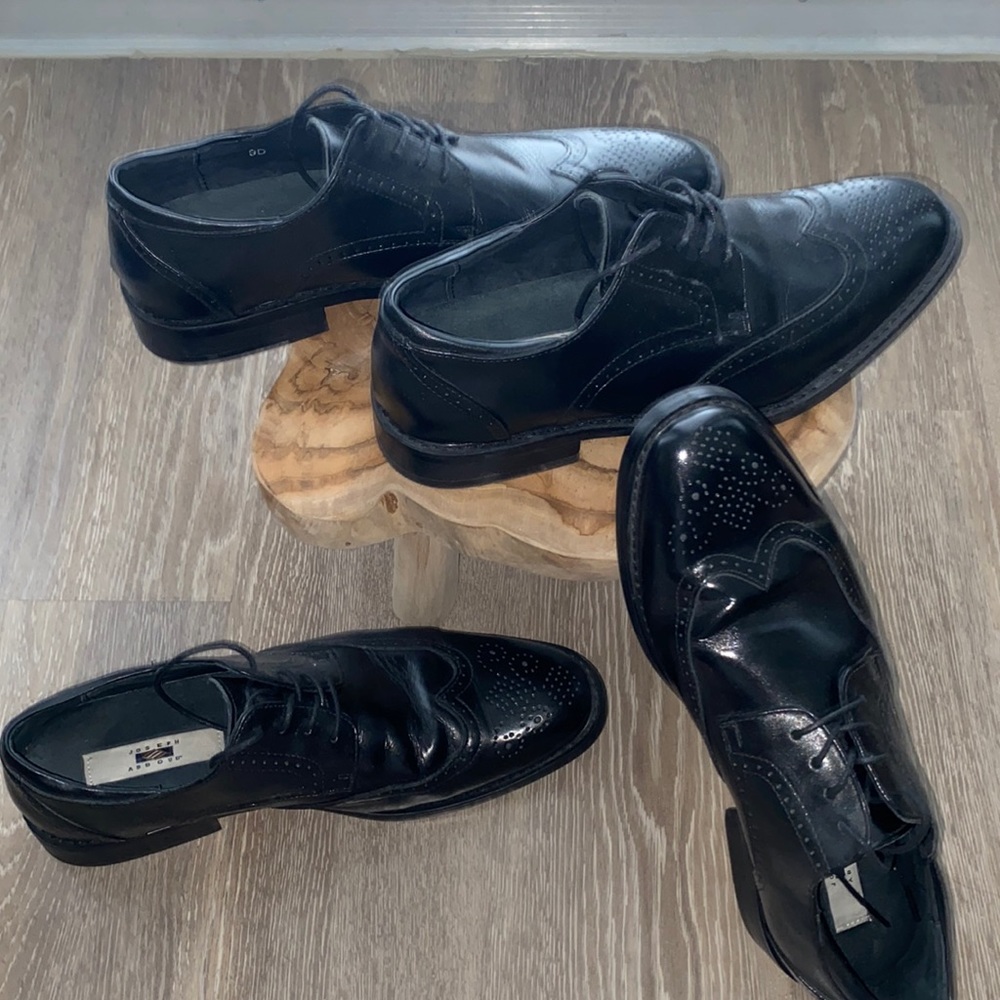 Mens black leather oxfords.